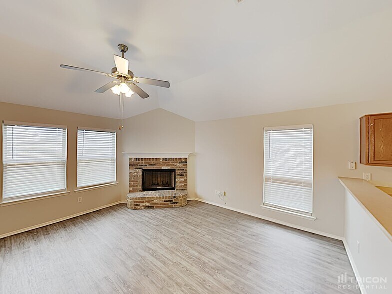 Building Photo - 1701 Bob Dr