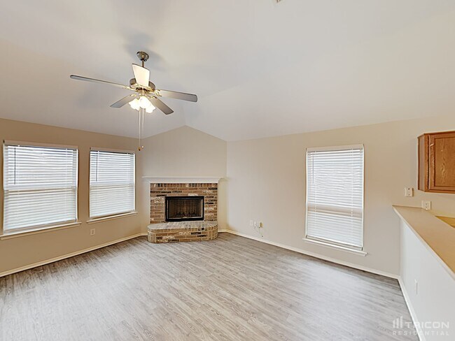 Building Photo - 1701 Bob Dr