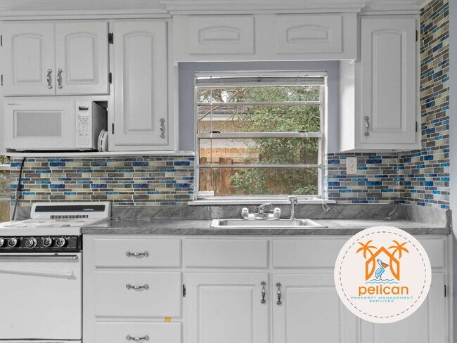 Building Photo - Cozy Studio in Pensacola