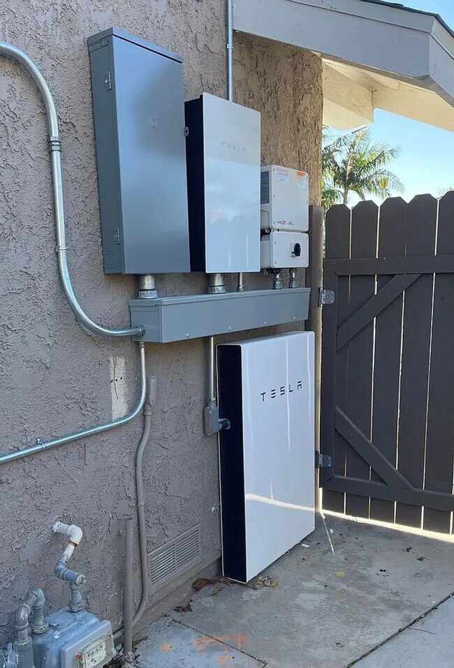 Building Photo - Rare opportunity spacious remodeled Camarillo Home on cul-de-sac with Electricity included!