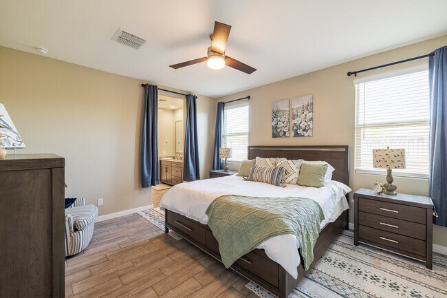 Master bedroom with king bed - 8924 W Solano Dr