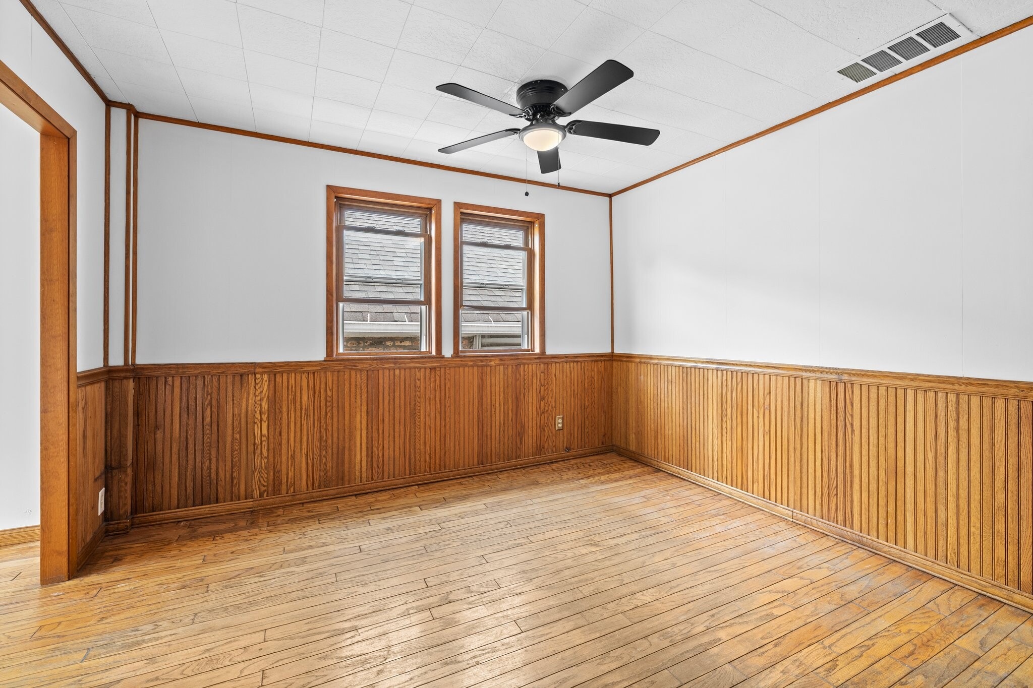 Building Photo - 2856 S Throop St