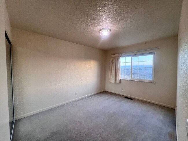 Building Photo - $500 OFF FIRST MONTH'S RENT!!!  BEAUTIFUL TWO LEVEL 3BD/3BA HOME AVAILABLE IN NEWARK, CA !!!!!!