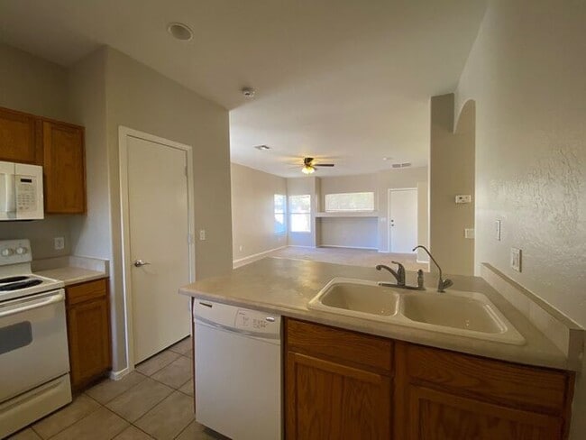 Building Photo - 3096 E Pinto Valley Rd