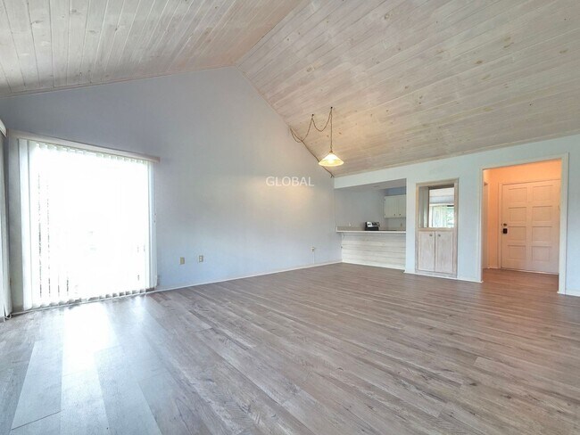 Building Photo - Charming 2-Bed, 2-Bath Condo Minutes from ...