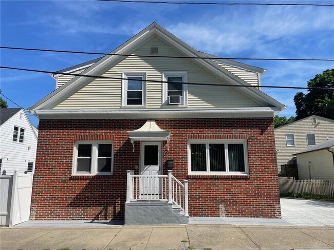 Building Photo - 11 Isabella Ave