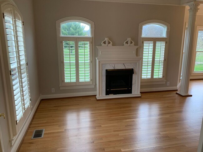 Building Photo - 5000 Square Feet on 7 Acres in Heart of Franklin