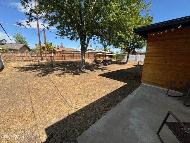 Building Photo - 2115 S Stanley Pl