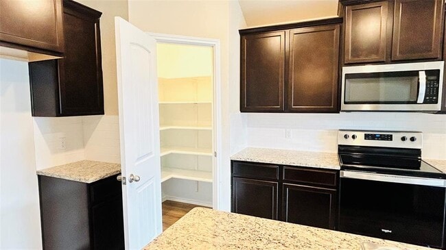 Building Photo - 180 Onna St