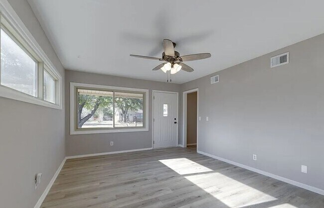 Building Photo - Adorable 4 Bedroom in Haysville!