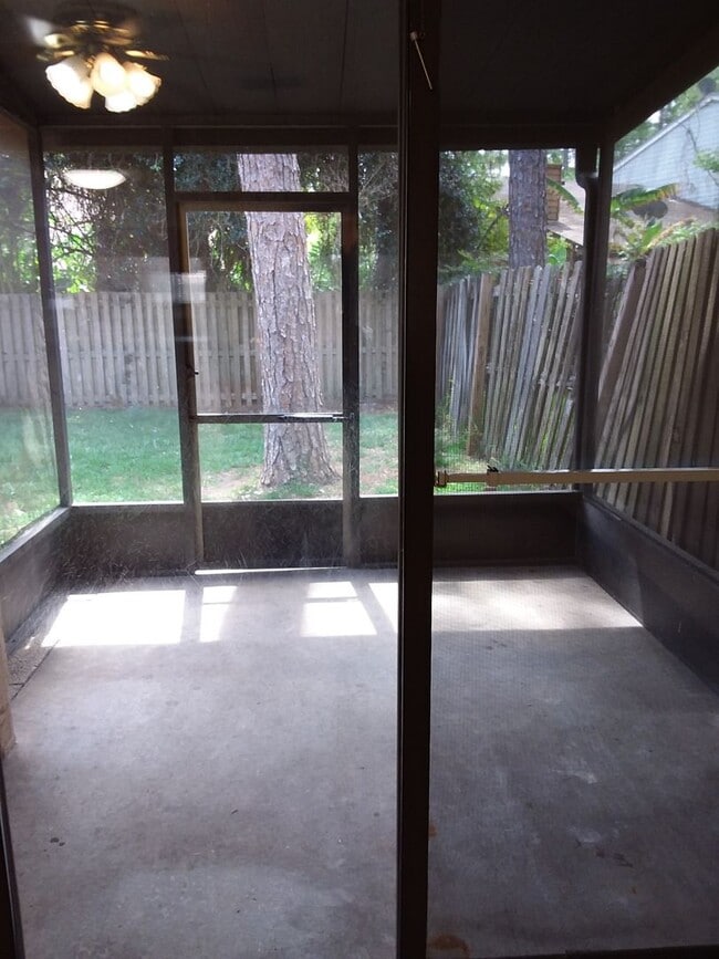 Building Photo - Mandarin - 2/2.5 townhome