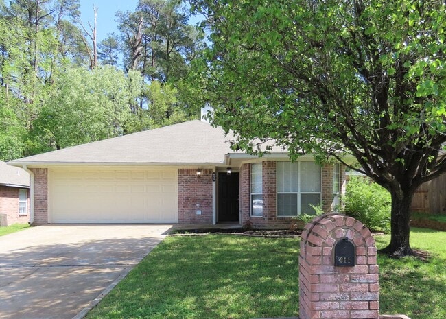 Primary Photo - Charming 3 Bedroom, 2 Bath House in Flint-...