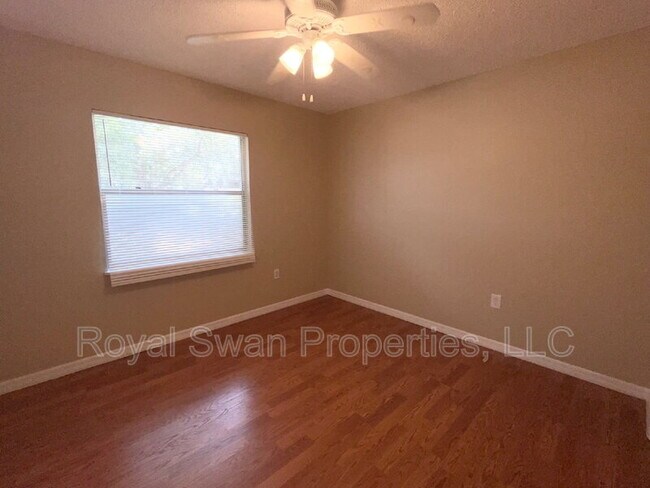 Building Photo - 3812 Dovehollow Dr