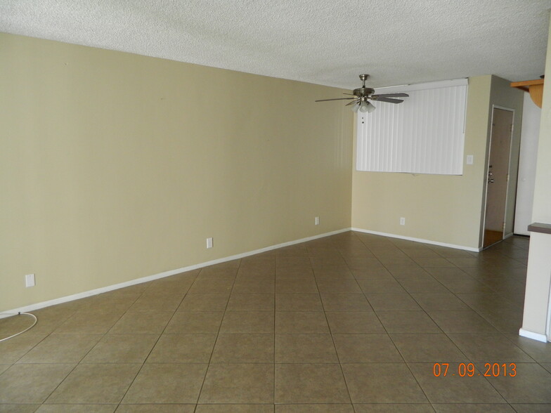 Building Photo - 6979 Palm Ct