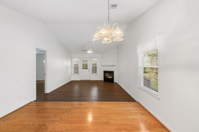 Building Photo - 115 Chloe Ln