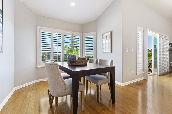 Building Photo - Spacious 4-Story Townhouse with Panoramic ...