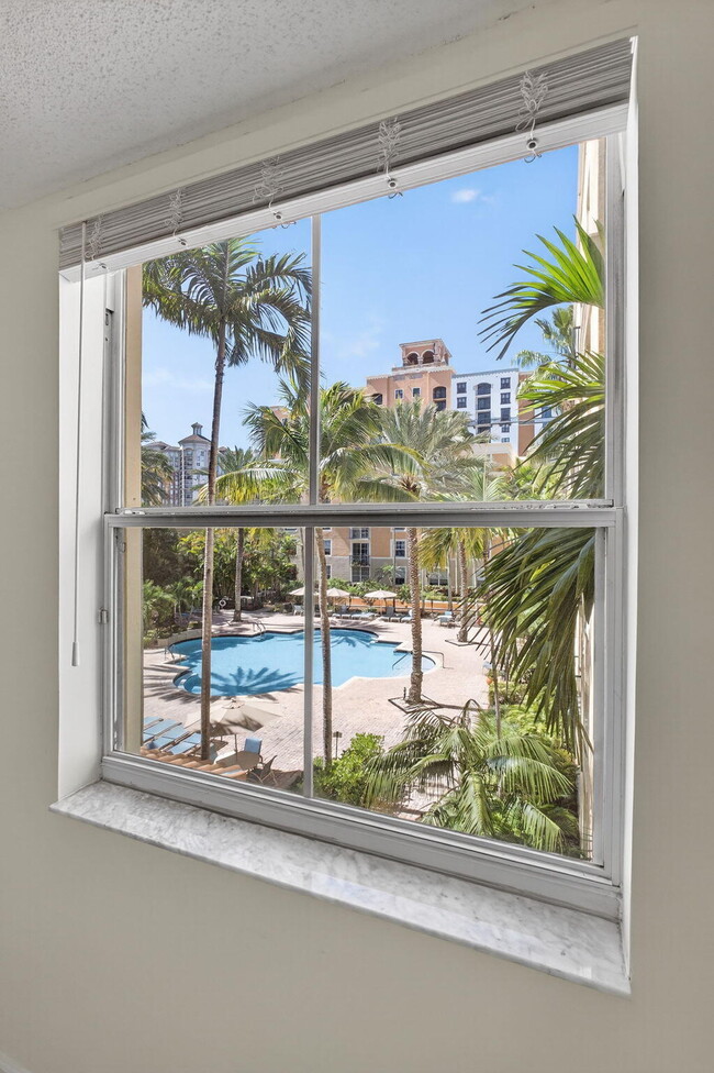 Building Photo - 720 S Sapodilla Ave