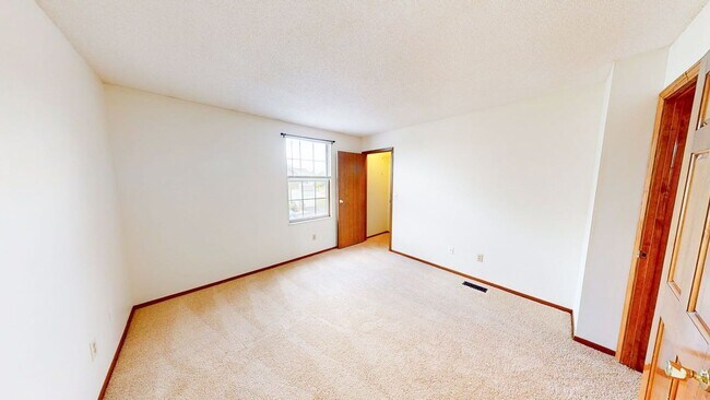 Building Photo - 5067 Stoneybrook Blvd