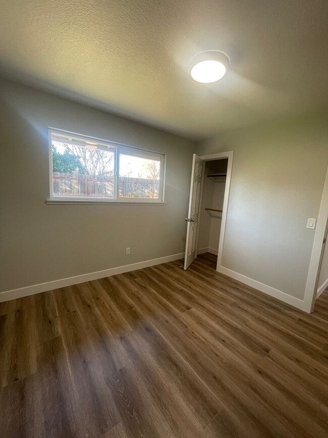 Building Photo - Newly Remodeled 5 Bedroom 3 Bath Home in C...