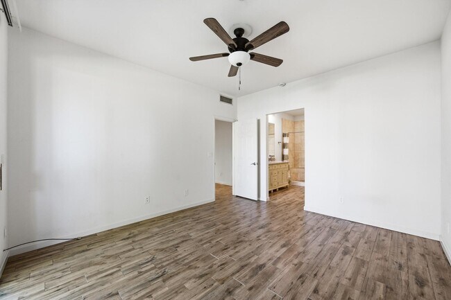 Building Photo - 11515 N 91st St