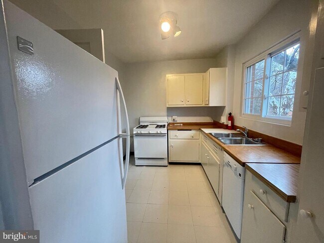 Building Photo - 1616 Preston Rd