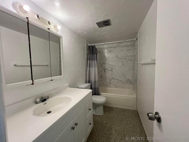 Building Photo - 6542 SW 41st St