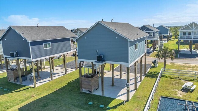 Building Photo - 1079 Cedar Ln