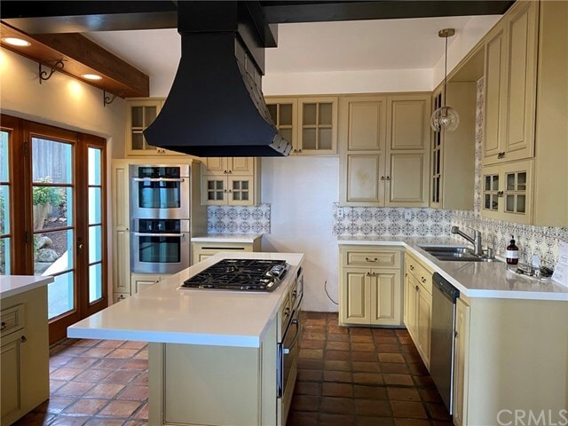 Building Photo - 557 Vía Almar