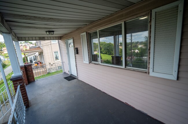 Building Photo - 5407 Halchess St