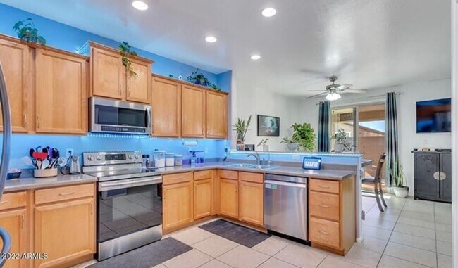 Building Photo - 5 Bedroom, 3 Bath Home in Secluded Neighbo...