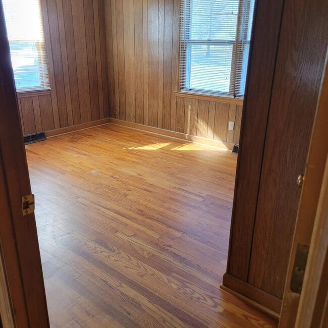 Building Photo - 809 Church St