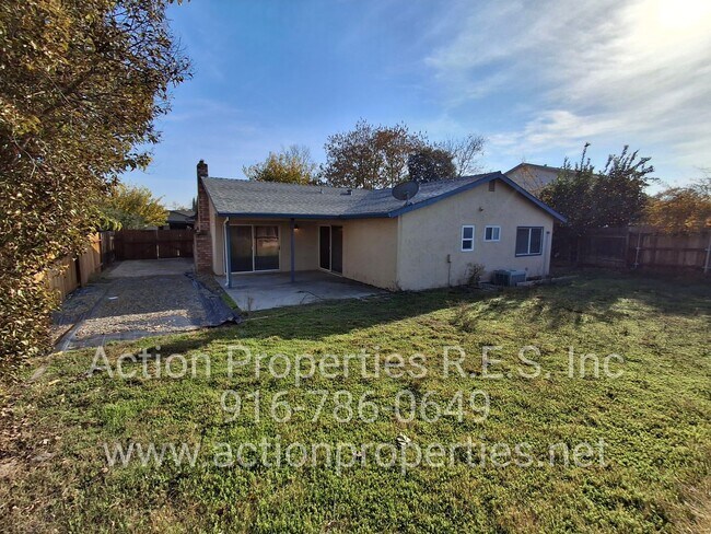 Building Photo - Antelope R.V. Parking, Single Story: Large Yard: RV Parking: 3 Bed, 2 Bath - Foothill Farms/Antelope