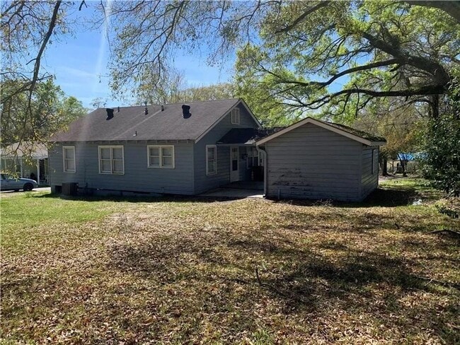 Building Photo - 3 Bedroom 1 Bathroom House in Mobile