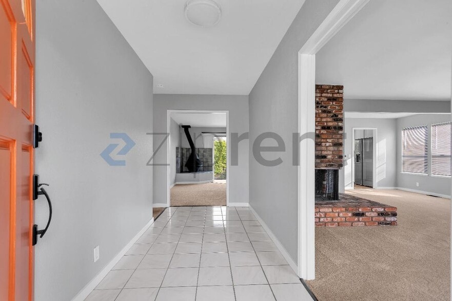 Building Photo - 25 Leslie Ct