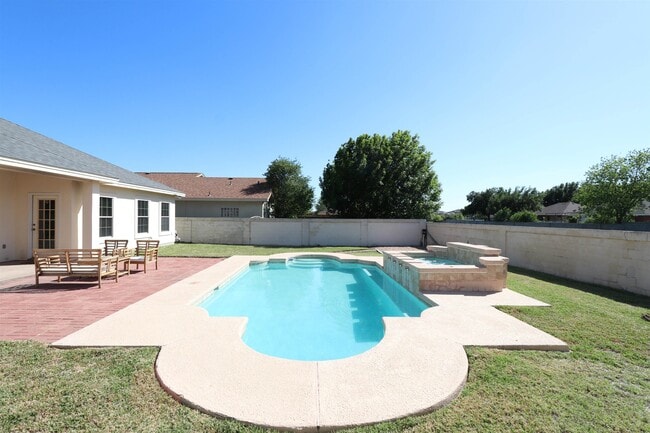 Building Photo - 10514 Winrock Dr