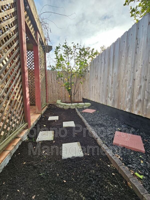 Building Photo - 246 Potrero St