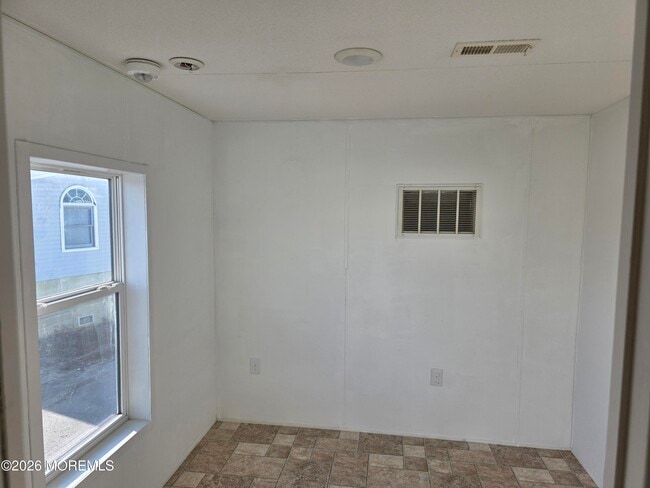 Building Photo - 469 S Green St