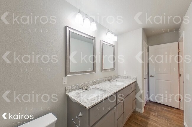 Building Photo - 2805 Destin Ave