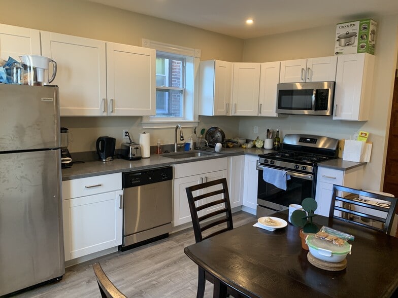 Building Photo - 153 Saint Alphonsus St