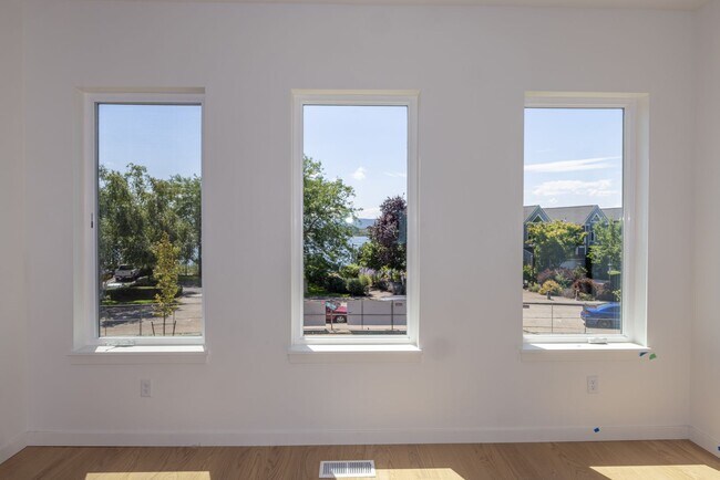 Building Photo - Riverside Townhomes - Waterfront Living in Vancouver