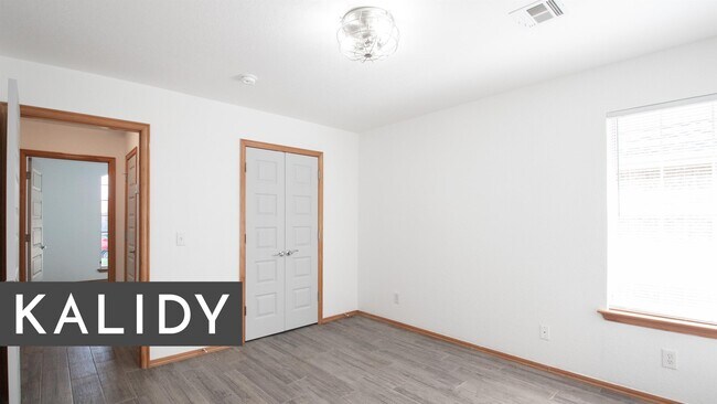 Building Photo - 5004 SE 52nd St