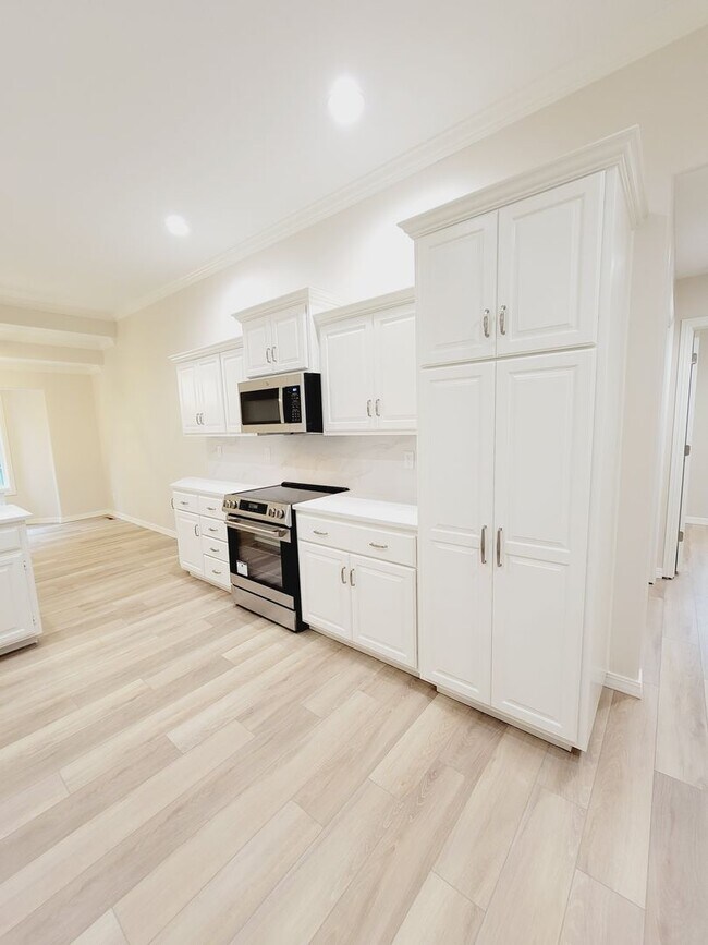 Building Photo - Lots Of New in Marlborough Manor w/ 3 Car Garage