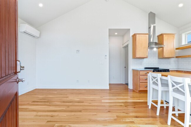 Building Photo - 4030 SE 62nd Ave