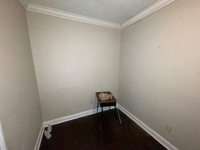 Building Photo - 3 bedrooms 1 bath
