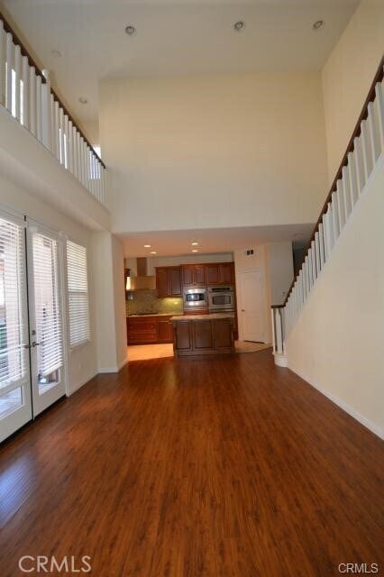 Building Photo - 33 Wonderland