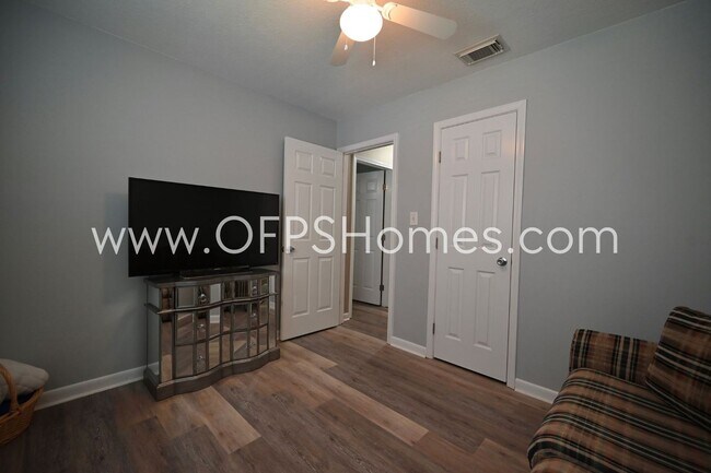 Building Photo - WaterFront, Furnished Unit in Niceville