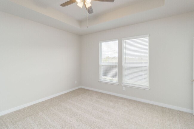 Building Photo - Want luxury living in the Far West ...Look no further...Amanda Park is it