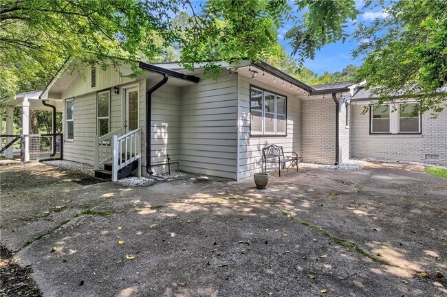 Building Photo - 5772 Lilburn Stone Mountain Rd
