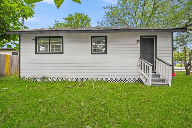 Building Photo - 1501 Maiden Ln