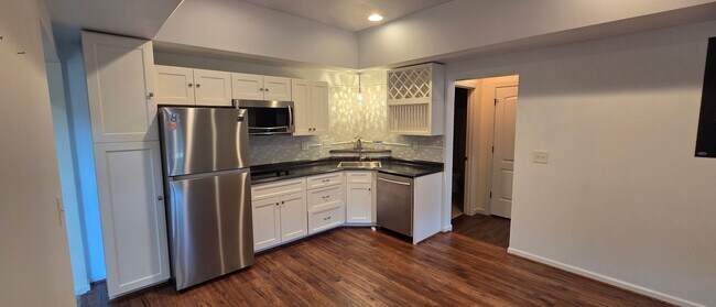 Building Photo - Beautiful Home with a full in law suite in Lewisville